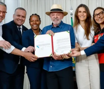Lula sanciona lei de incentivo ao desenvolvimento do futebol feminino
