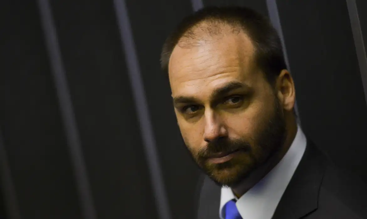 No momento você está vendo Ministério da Justiça demite Eduardo Bolsonaro por abandono de cargo