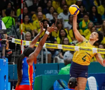 Brasil vence a terceira e lidera Sul-Americano feminino de vôlei