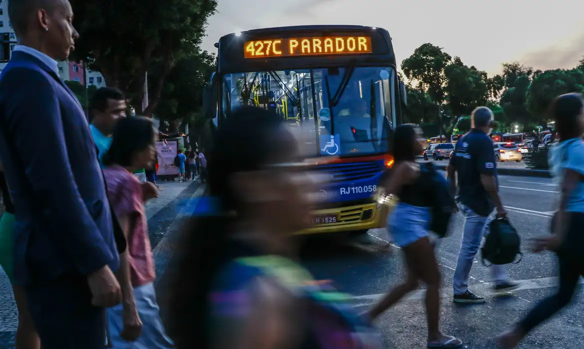 No momento você está vendo Pesquisa aponta que solidão e exaustão ampliam abstenção nas urnas