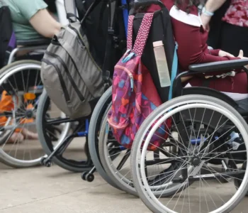 Analfabetismo entre jovens e adultos com deficiência é 12 vezes maior