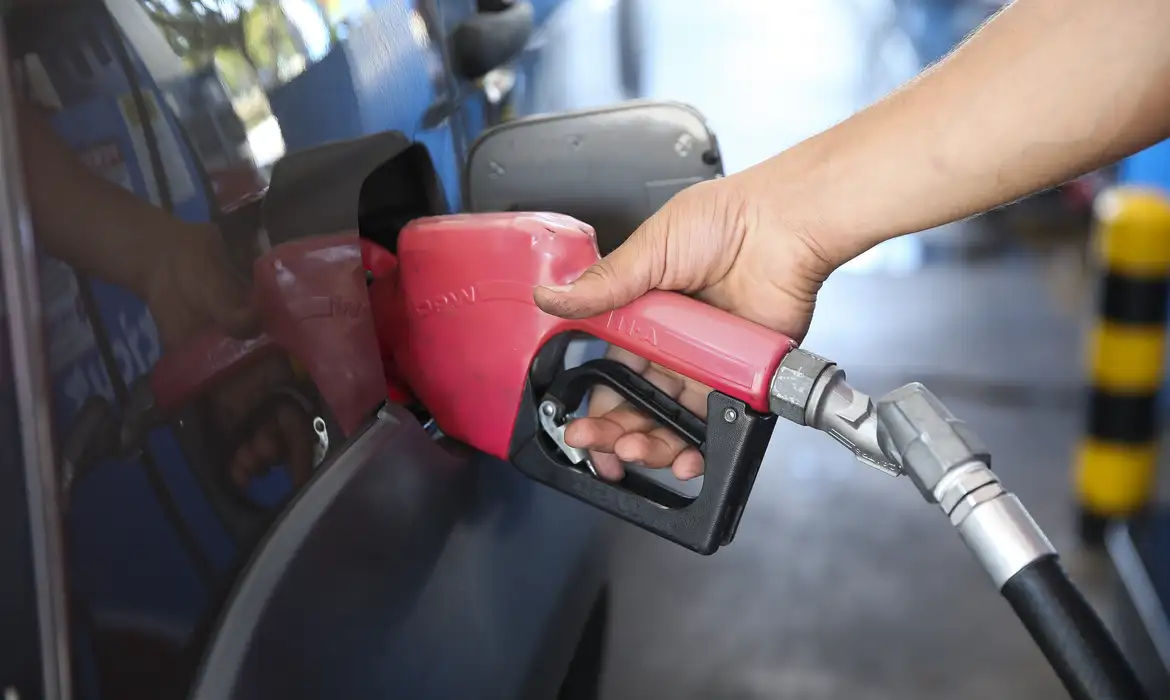 No momento você está vendo Subsídio de R$ 2,12 ao diesel deve ser mantido por 30 dias
