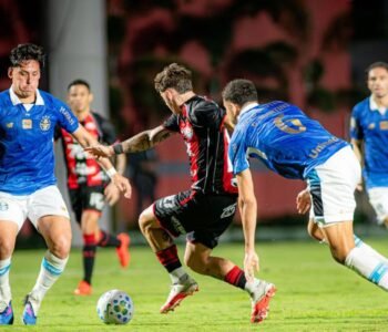 Leão volta a vencer na Toca e se afasta da zona de perigo