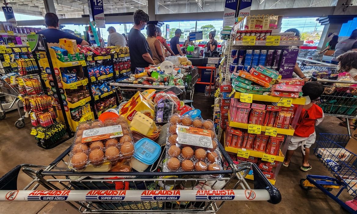 No momento você está vendo Consumo de alimentos cresce após proibição das bets no país, diz Abras
