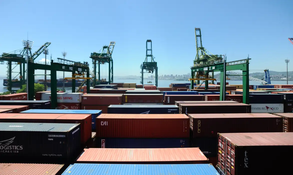 No momento você está vendo Balança comercial tem superávit de US$ 7,74 bilhões em setembro