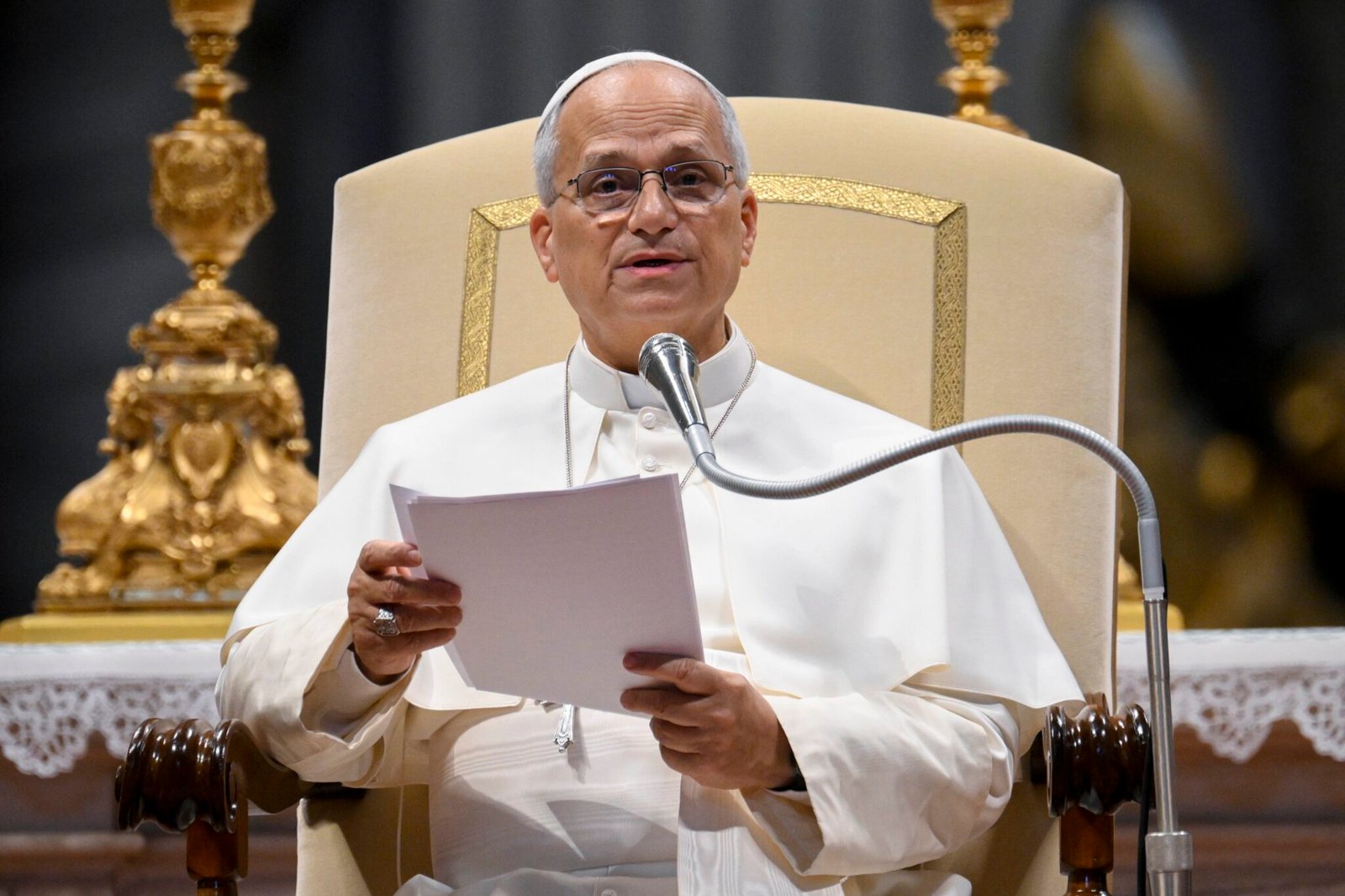 No momento você está vendo Papa tem câncer e parte do pulmão é removido