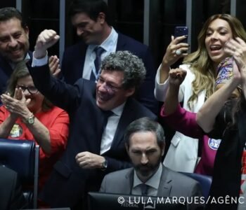 Senado aprova fim da escala 6×1 e redução da jornada de trabalho