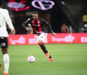 EM JOGO DRAMÁTICO VITÓRIA EMPATA COM CORINTHIANS DIANTE JUIZ CONFUSO