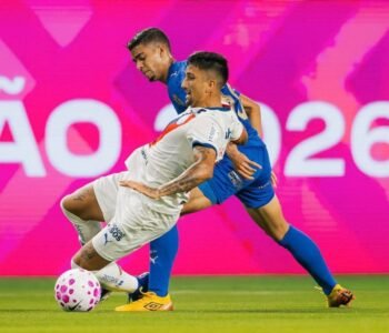Palmeiras vence Bahia e cola no líder Flamengo