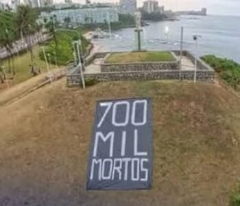 Morro do Cristo, em Salvador, relembra mortos pela Covid