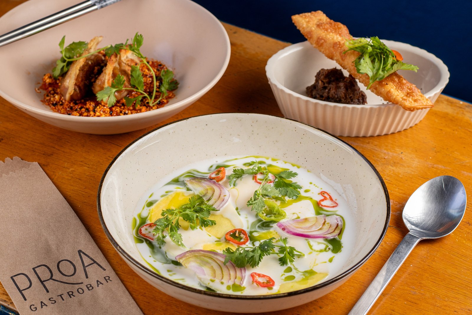 No momento você está vendo Chef combina brasa, ingredientes brasileiros e referências internacionais do Proa Gastrôbar da Restaurant Week