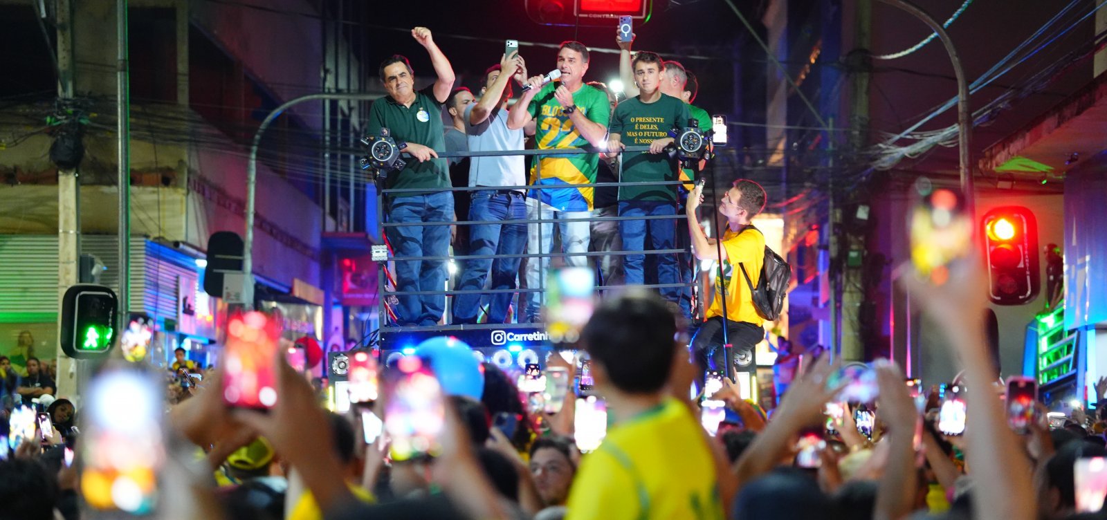 No momento você está vendo Flávio Bolsonaro participa de ato na Barra com ACM Neto e Nikolas Ferreira neste sábado