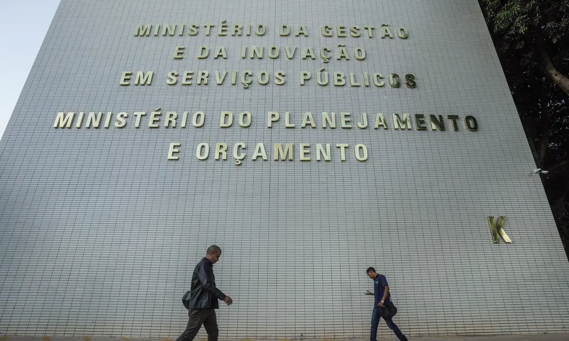 No momento você está vendo Governo pretende realocar R$ 20 bilhões no Orçamento de 2027