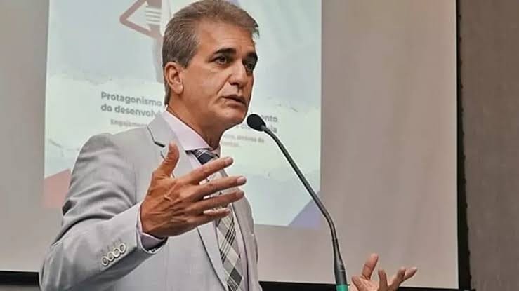 No momento você está vendo Deputado Robinson celebra fim da escala 6 x 1 e critica proposta de revisão do PL