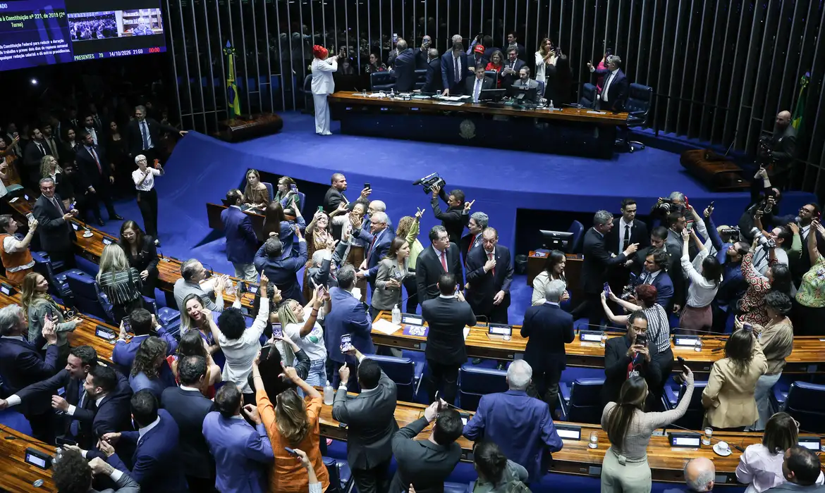 No momento você está vendo Imprensa estrangeira vê vitória de Lula em aprovação do fim da 6×1
