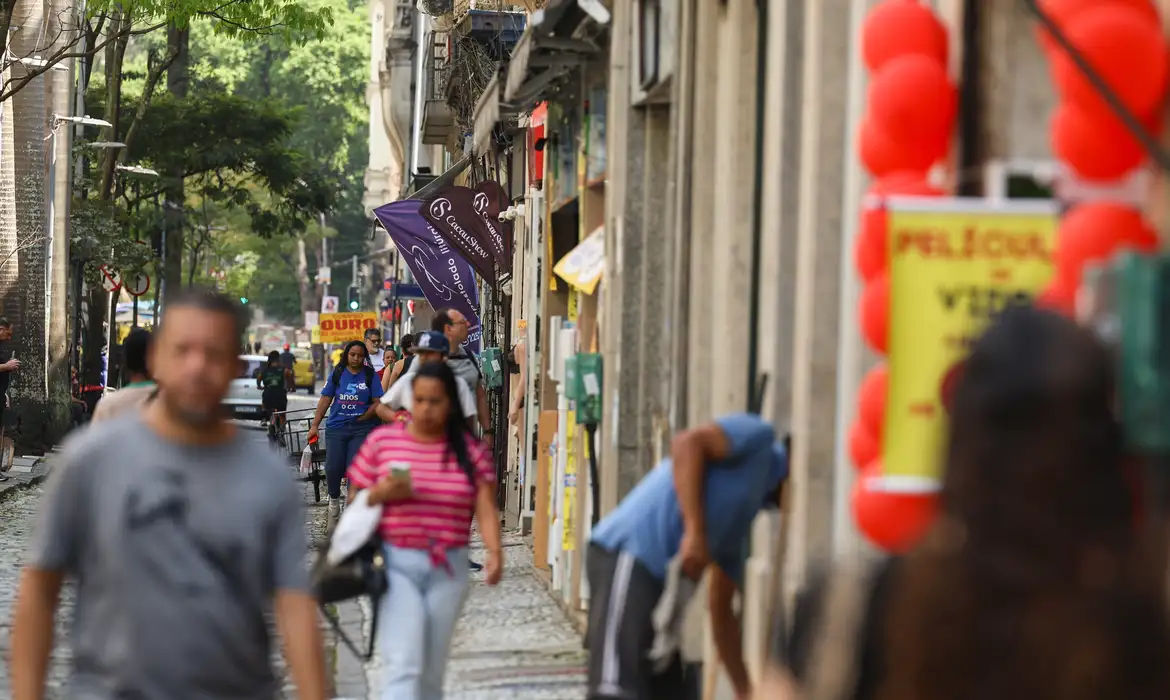 No momento você está vendo Fim da escala 6×1 traz esperança de mais tempo para família e saúde