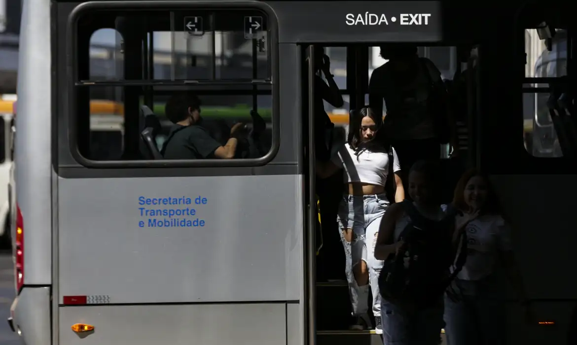 No momento você está vendo Governo envia ao Congresso proposta de tarifa zero no transporte
