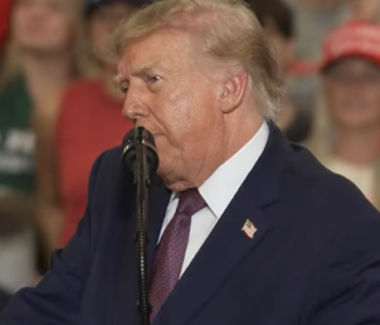Trump diz que não vai se “envolver”, após carta de Flávio Bolsonaro