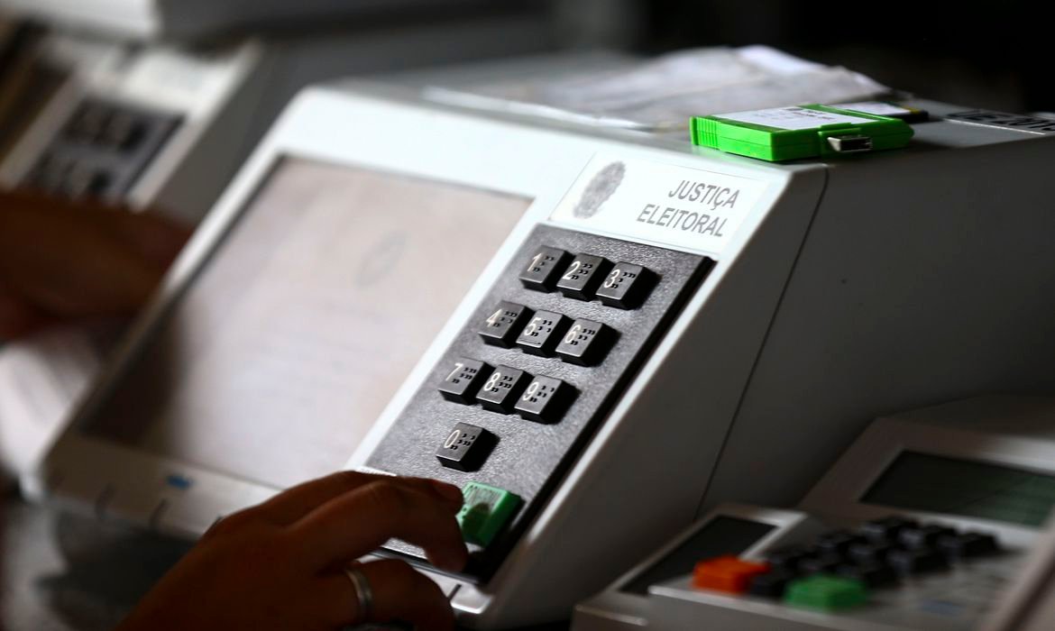 No momento você está vendo Extrema-direita concentrou 91% das interações entre lideranças políticas evangélicas