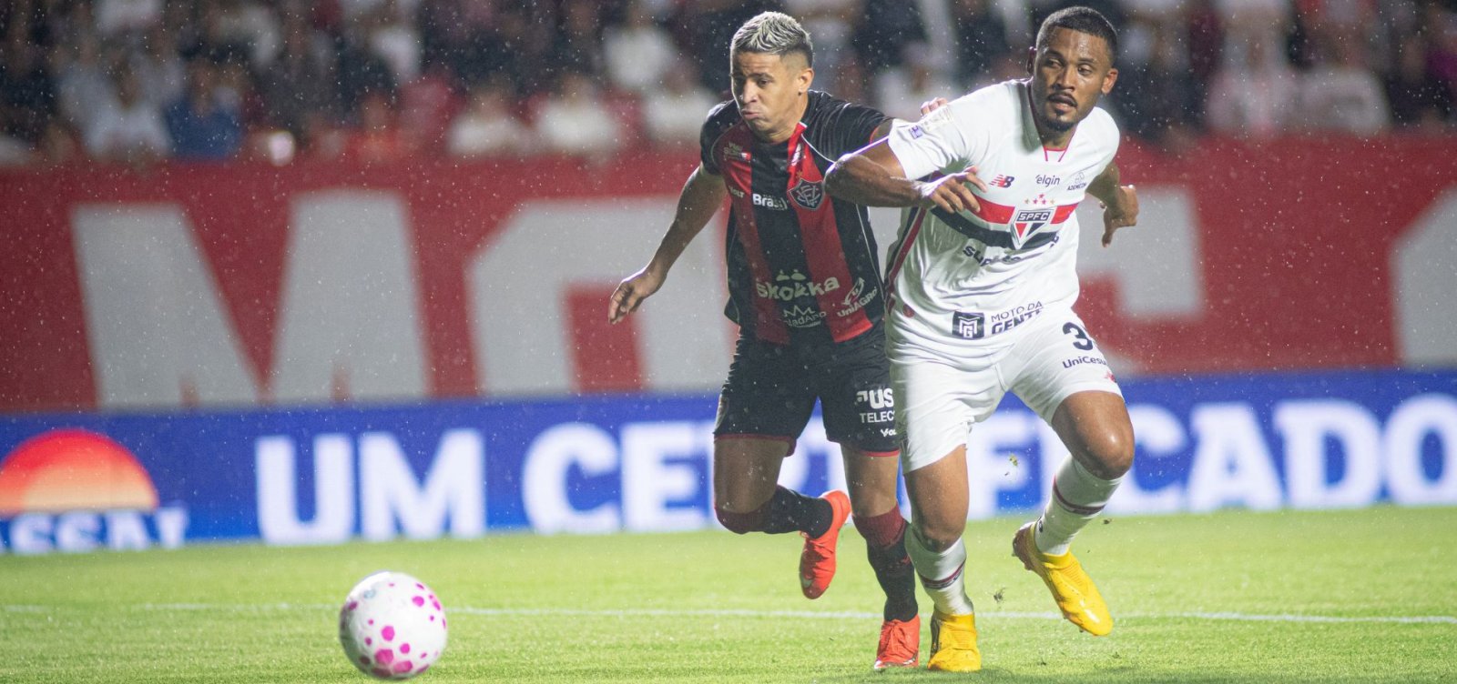No momento você está vendo Vitória perde o São Paulo e continua sem vencer fora