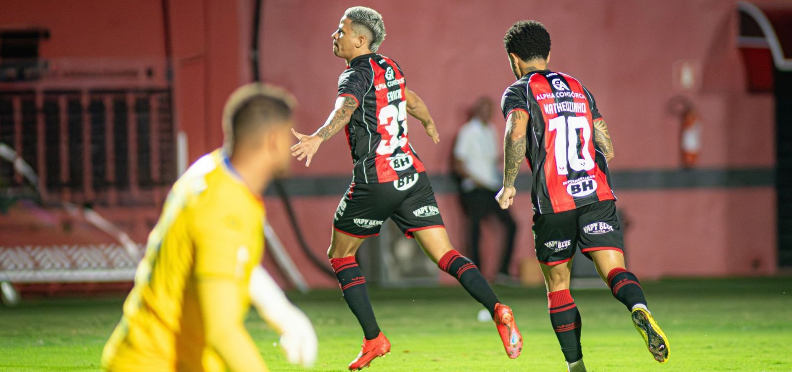 No momento você está vendo Vitória goleia Chapecoense e se distancia da zona